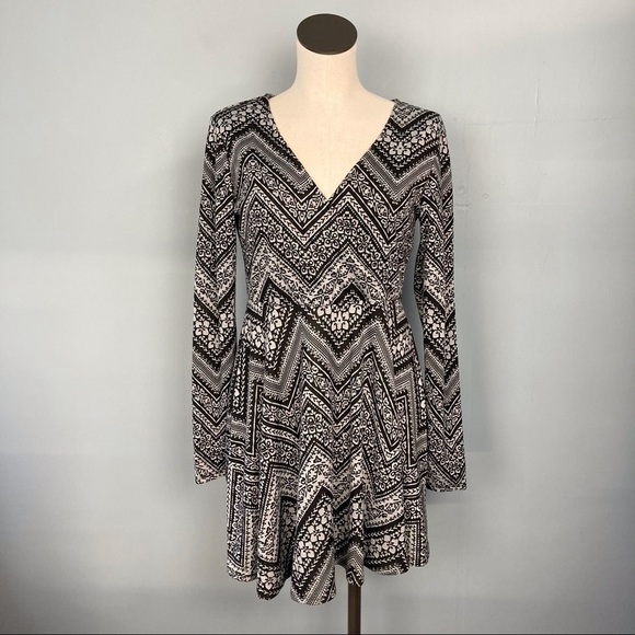 prince & Fox Floral Faux Wrap Skater Shift Dress - Picture 1 of 16